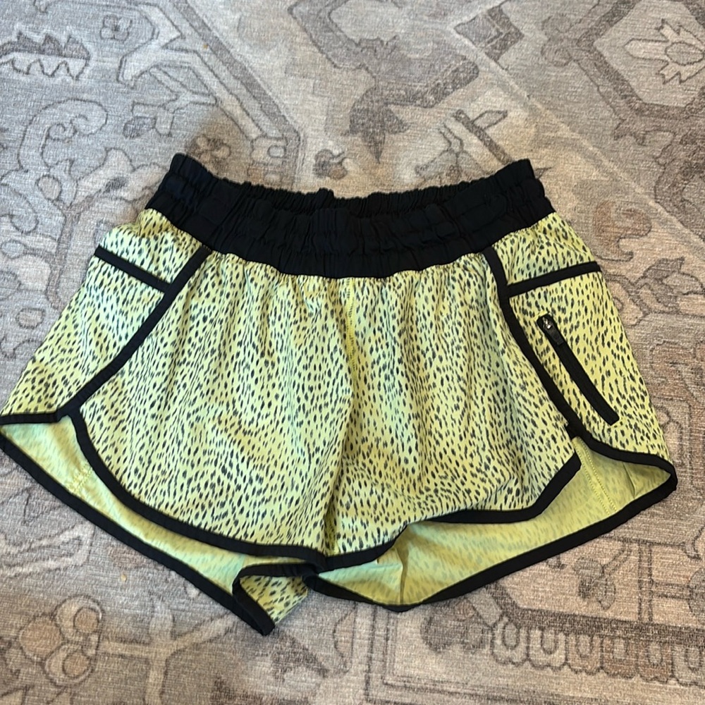 Lululemon shorts size 6